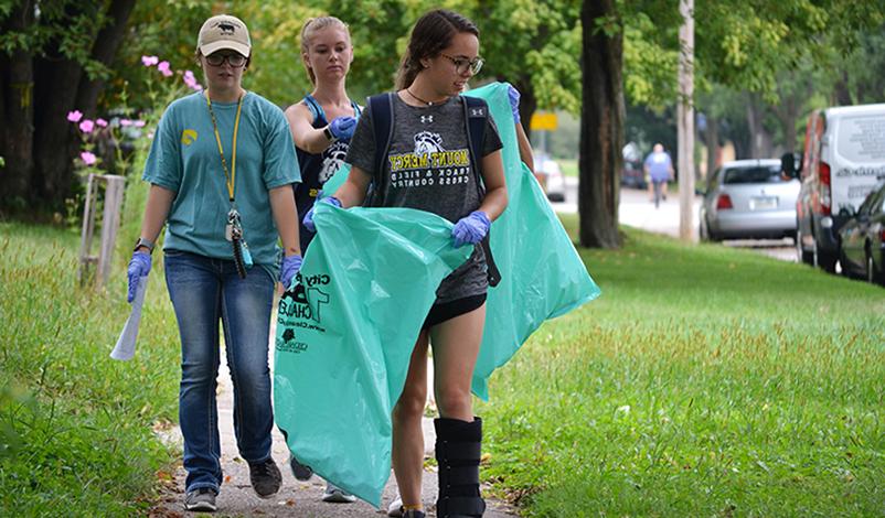 Students cleaning up the community